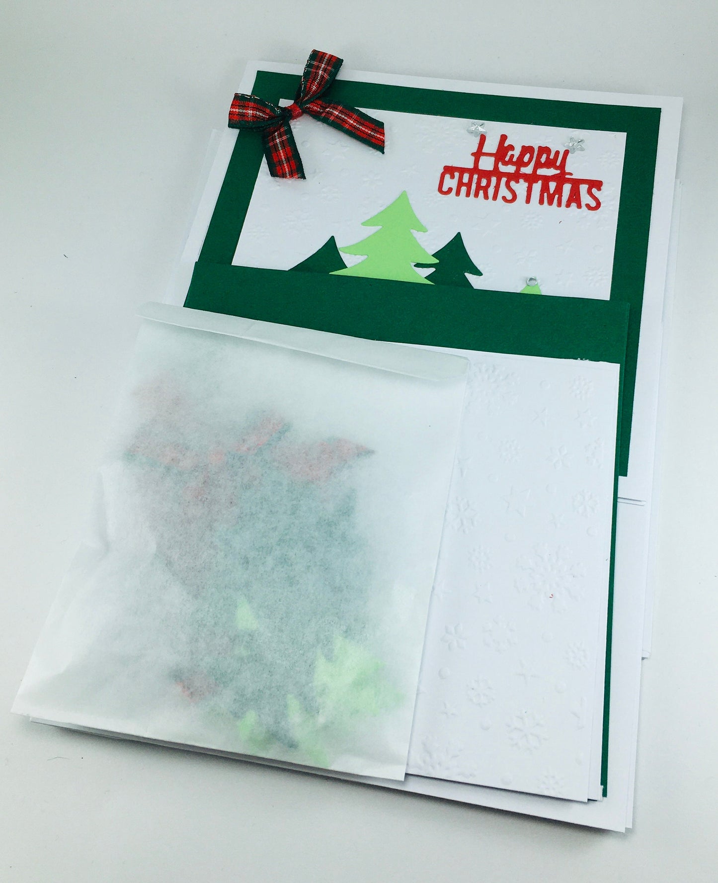 Embossed Christmas Card Making Kit – Makes 4 Handmade Holiday Cards with Envelopes (13.5 x 14.5cm)