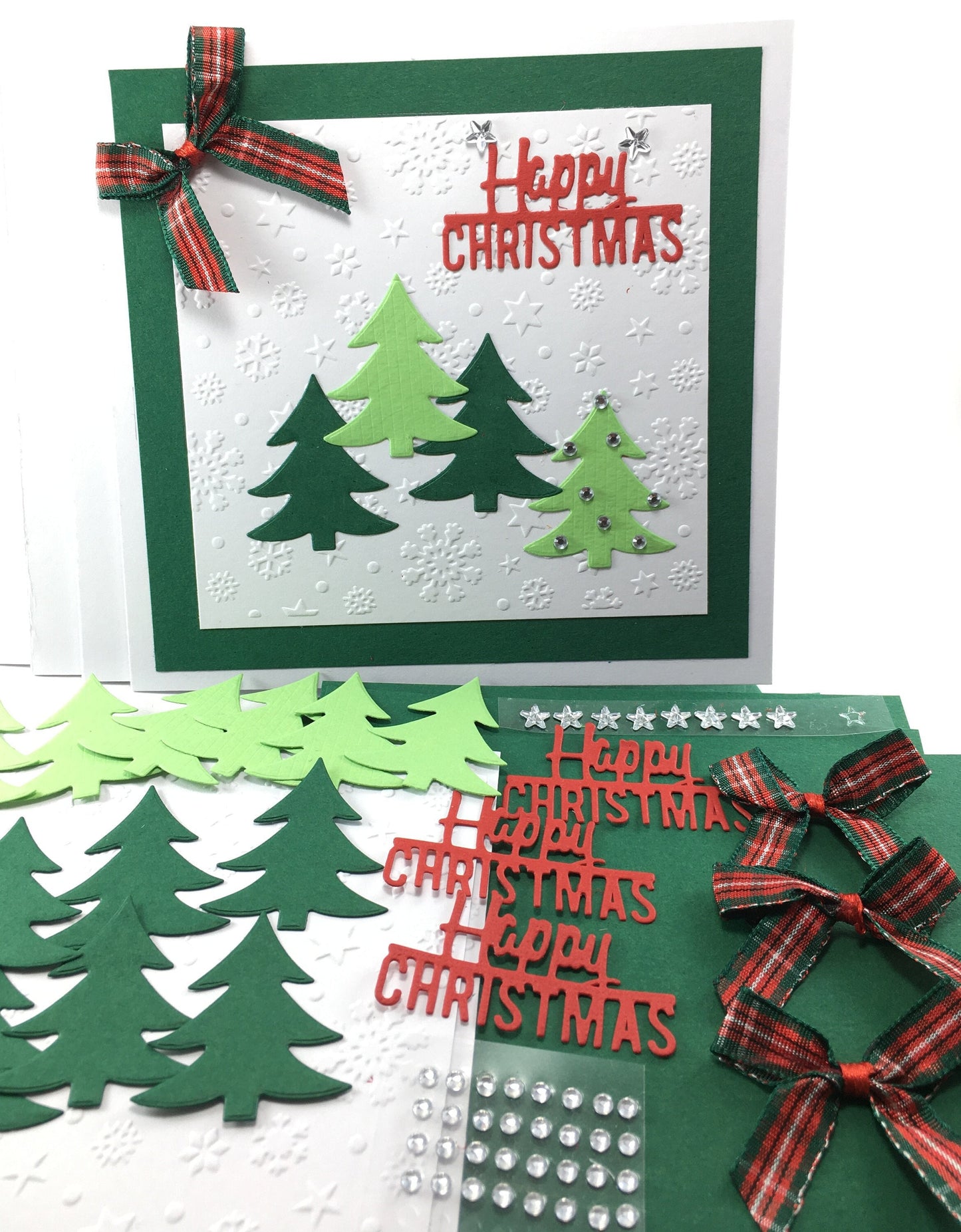 Embossed Christmas Card Making Kit – Makes 4 Handmade Holiday Cards with Envelopes (13.5 x 14.5cm)