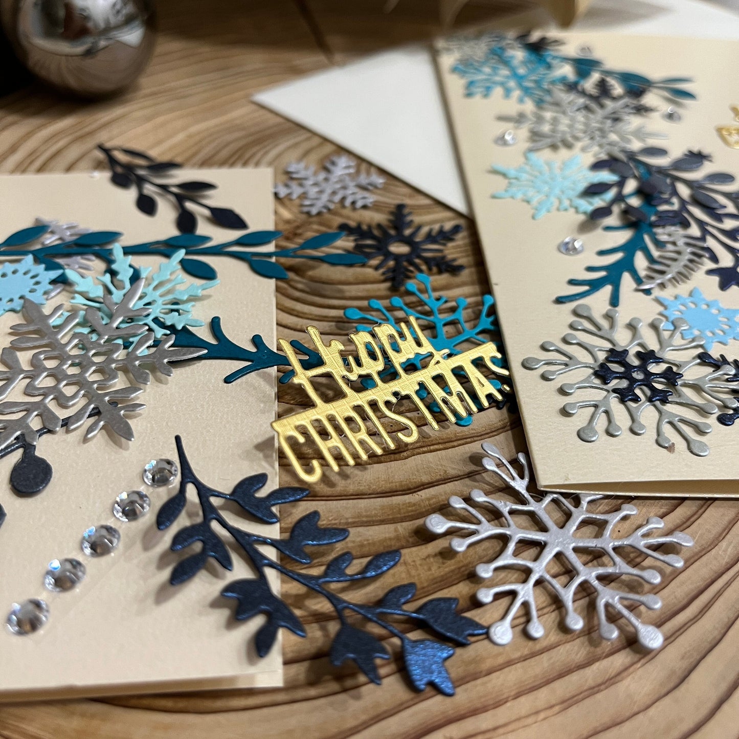 Luxury DIY Christmas Card Making Kit – Embossed Snowflake Cards with Envelopes (5x7")